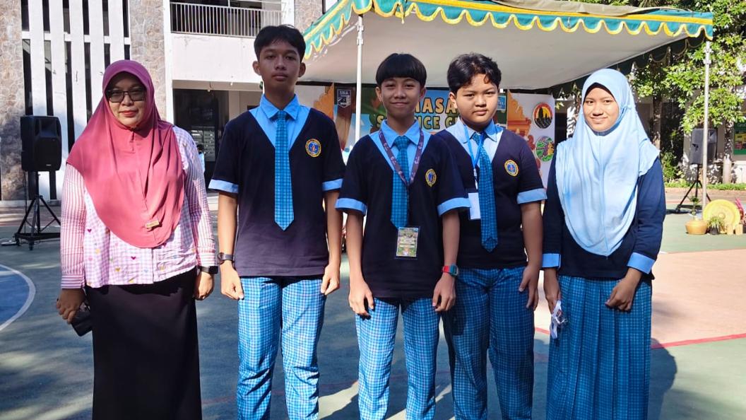 Tim Robotik SMPN 3 Jember Raih Juara 1 Festival Robotika Jawa Timur