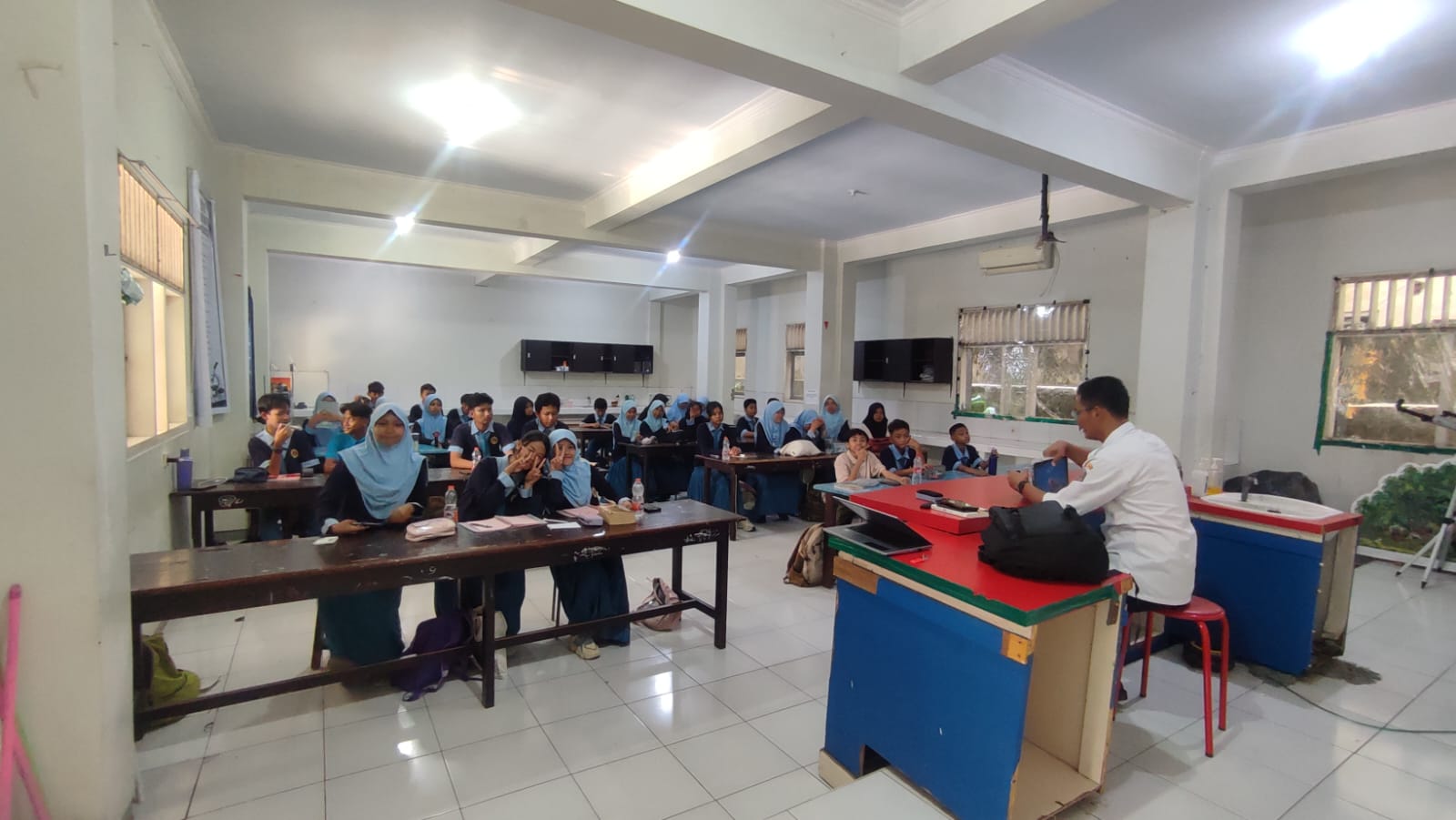 Praktikum IPA di Laboratorium